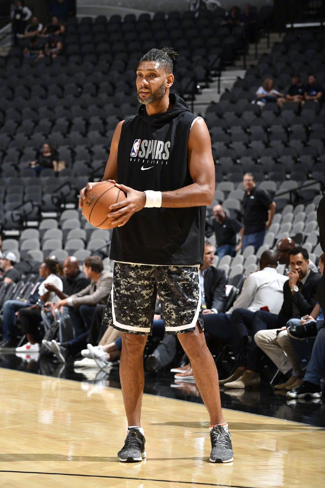 Shams：预计特雷·杨本月晚些时候复出，老鹰仍相信他