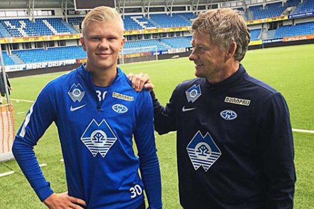 他在强侧接 他在强侧接